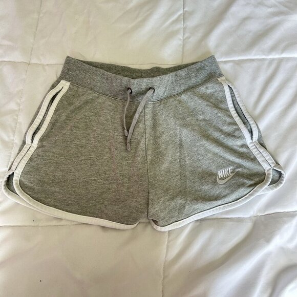 Nike Sportswear Womens XS Relaxed Sweat Shorts Training Comfy Gym Grey - Picture 1 of 6